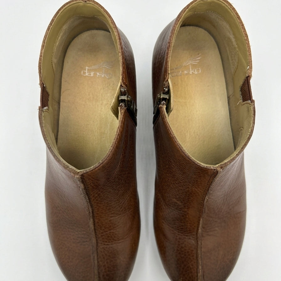 Dansko · Makara Boot · 9.5 · Brown