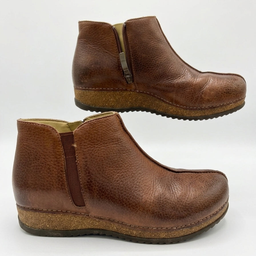 Dansko · Makara Boot · 9.5 · Brown