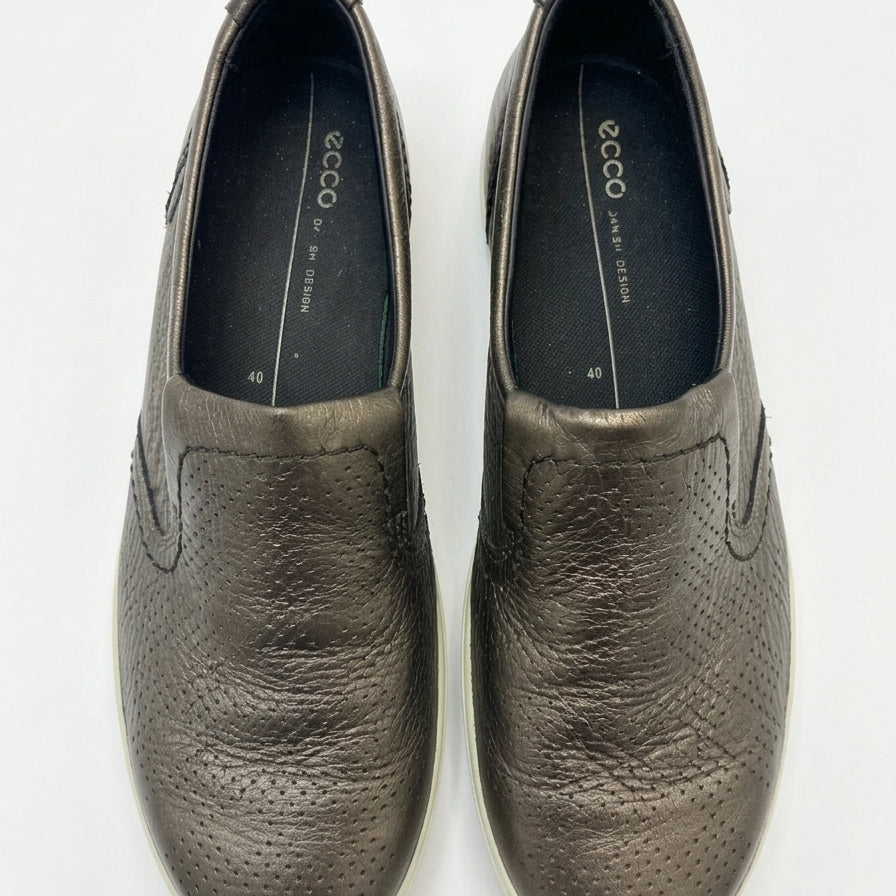 Ecco · Soft 7 Perforated Metallic Slip-On · 9.5 · Silver Metallic